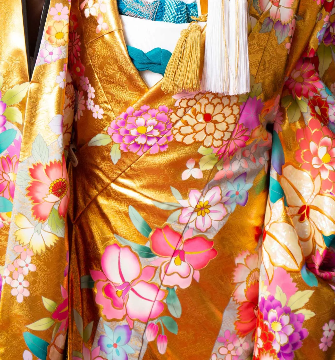 AKIYAMA AKIRA 秋山 章 - 本手描き友禅 婚礼衣裳の最高峰。3年の歳月を